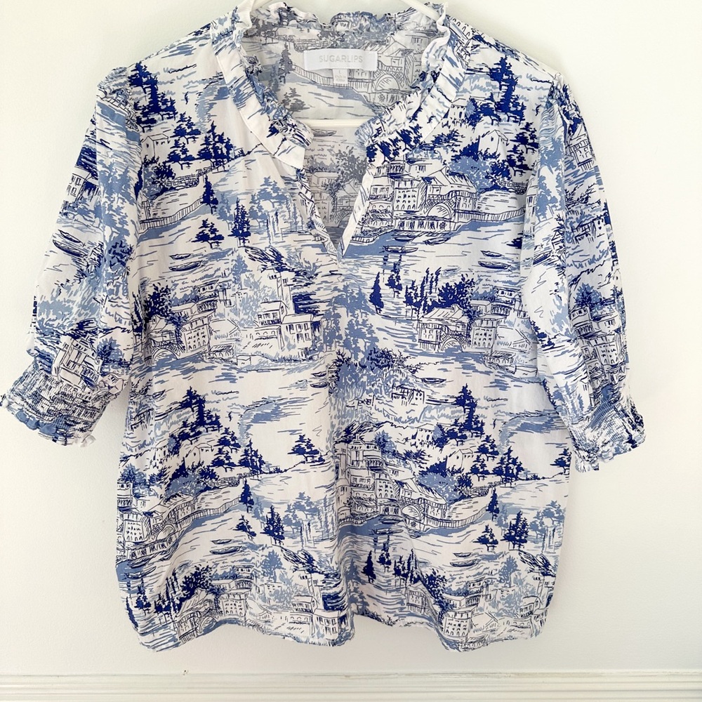 Cute Top with elastic puff sleeves